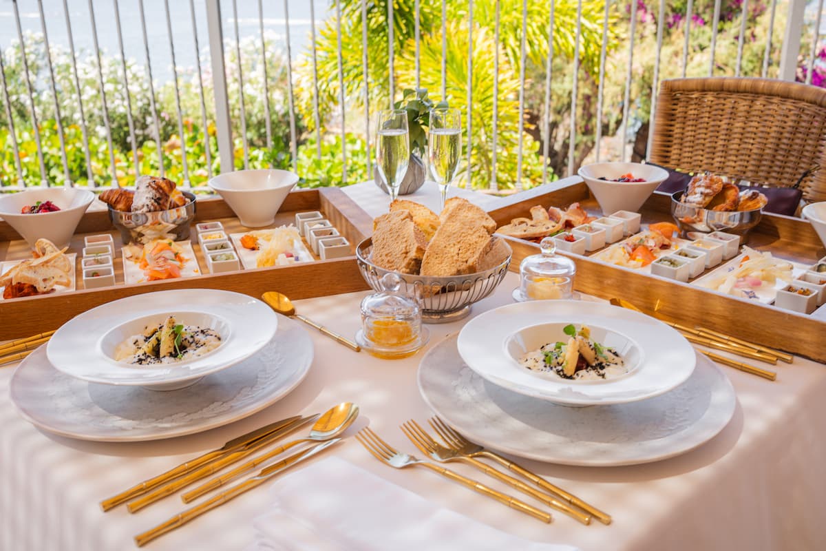 Sprunch, the perfect combination! 120 -minute spa circuit + brunch with views 🥯🍓💦