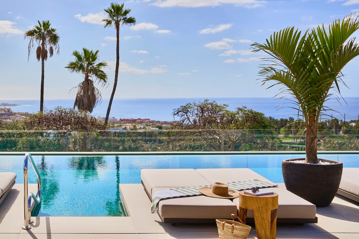 Estancia de 1 o 2 noches en JUNIOR SUITE VISTA MAR para 2 personas con desayuno Royal breakfast + late check-out 🌅🏝️