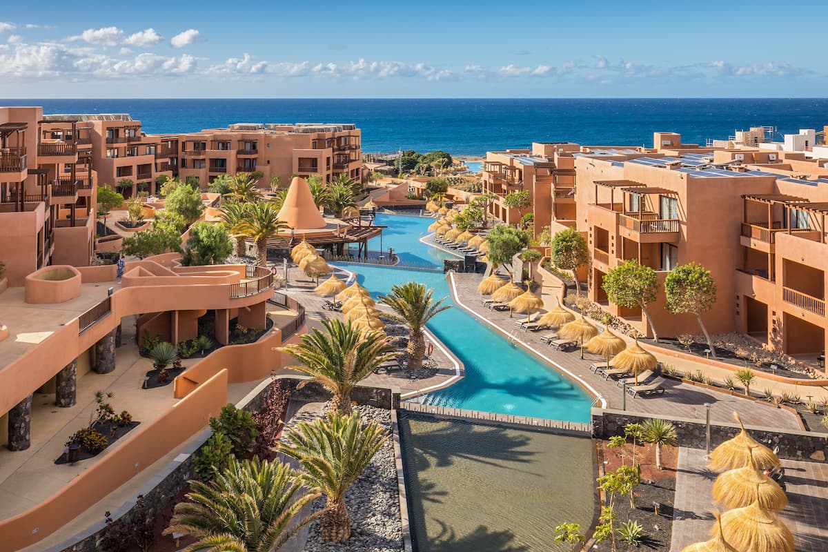 Live an unforgettable day with the ALL INCLUSIVE Day Pass at the Barceló Tenerife Hotel 🌞🍹
