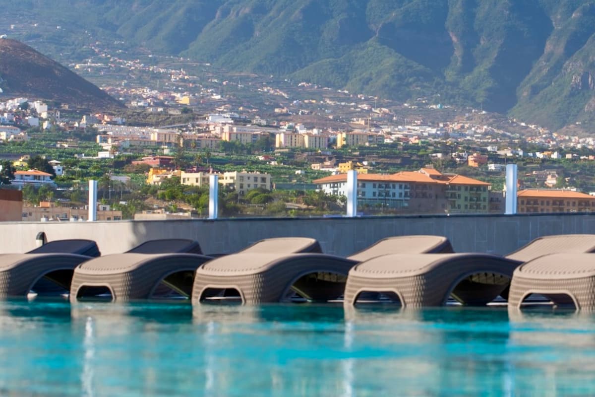 Estancia de 2 noches para 2 personas con desayuno buffet + spa privado en el corazón del Puerto de la Cruz 🧖‍♀️✨