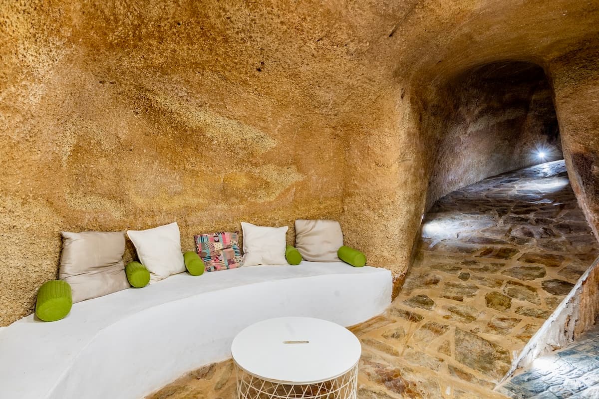 Estancia para 10 personas en Cueva Bencomo con botella de cava + late check-out ¡Una cueva de ensueño! 🏡💫