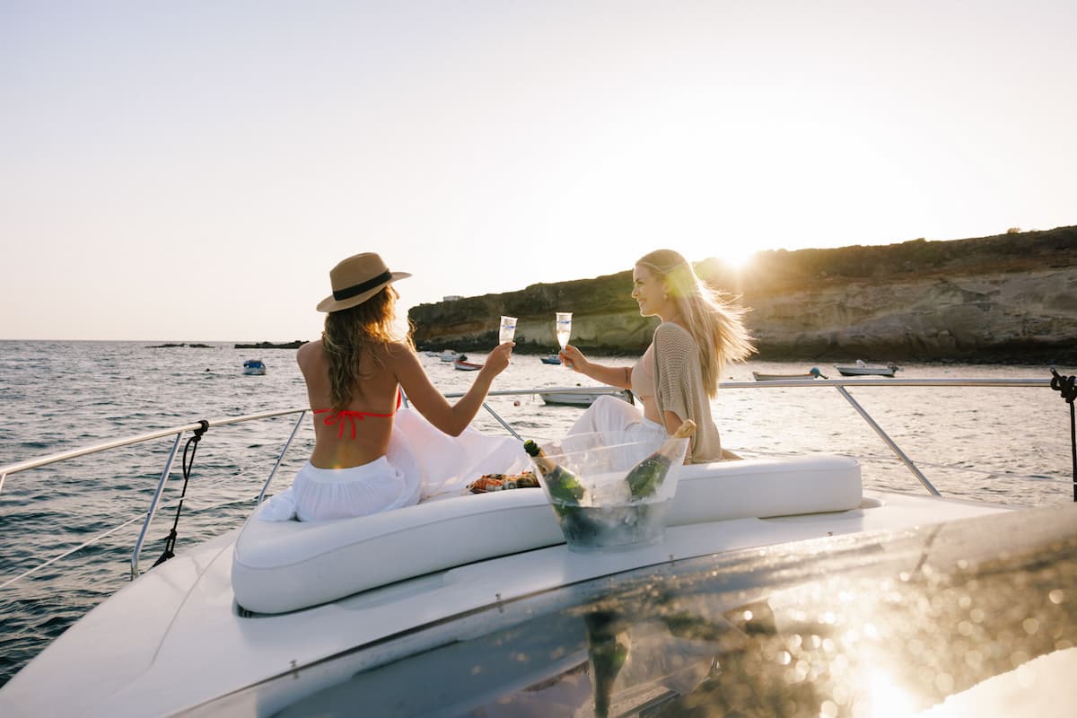 3 -hour luxury yacht excursion with food and drink on board Nave with style! 🚤🥂