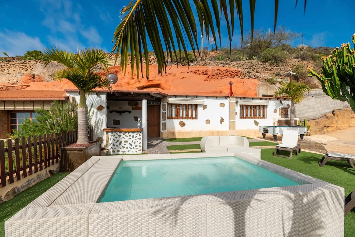 Estancia para 7 personas en Cueva Añaterve con botella de cava + late check-out ¡Un retiro cautivador! 🏡🌊